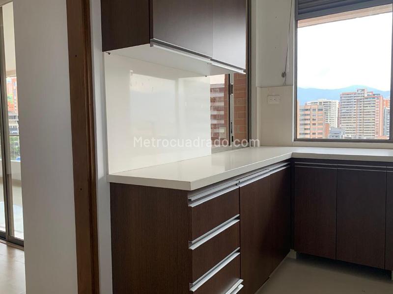 Apartamento Amplio de 3 Alcobas con Gimnasio en El Poblado - 6