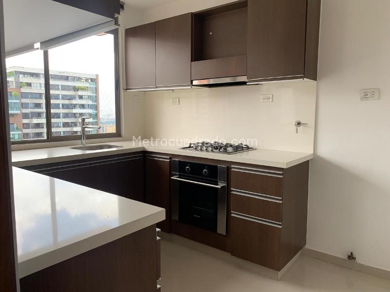 Apartamento Amplio de 3 Alcobas con Gimnasio en El Poblado - 7