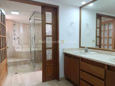 Apartamento de 3 alcobas en arriendo en Los Balsos, Medellín, 320 m² · foto 16 de 19