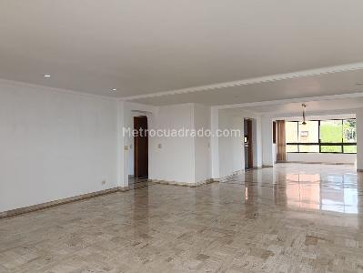 Apartamento de 3 alcobas en arriendo en Los Balsos, Medellín, 320 m² · foto 2 de 19