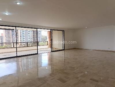 Apartamento de 3 alcobas en arriendo en Los Balsos, Medellín, 320 m² · foto 3 de 19