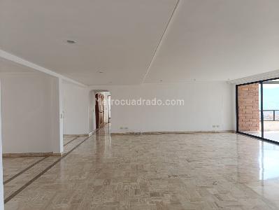 Apartamento de 3 alcobas en arriendo en Los Balsos, Medellín, 320 m² · foto 4 de 19