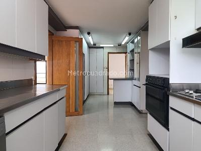 Apartamento de 3 alcobas en arriendo en Los Balsos, Medellín, 320 m² · foto 6 de 19