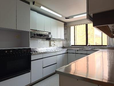 Apartamento de 3 alcobas en arriendo en Los Balsos, Medellín, 320 m² · foto 8 de 19