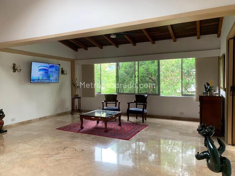 Furnished 4BR Apartment with 3 Baths in El Poblado - 2