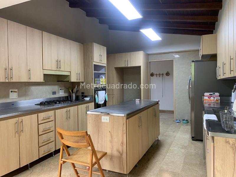 Furnished 4BR Apartment with 3 Baths in El Poblado - 6