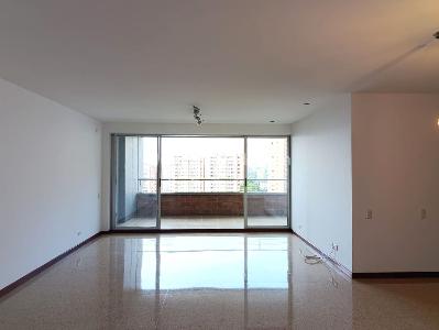 Apartamento de 3 alcobas en arriendo en El Poblado, Medellín, 140 m² · foto 3 de 18