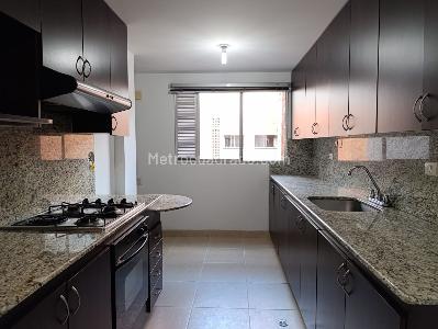 Apartamento de 3 alcobas en arriendo en El Poblado, Medellín, 140 m² · foto 7 de 18