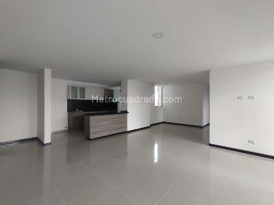Apartamento de 3 alcobas en arriendo en Castropol, Medellín, 109 m² · foto 3 de 16