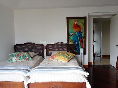Apartamento de 2 alcobas en venta en El Poblado, Medellín, 233 m² · foto 11 de 20