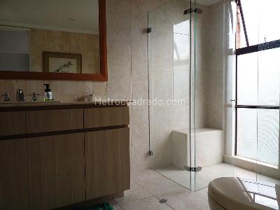 Apartamento de 2 alcobas en venta en El Poblado, Medellín, 233 m² · foto 18 de 20