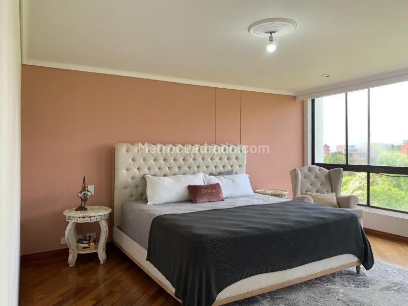 Apartamento Amoblado de 4 Alcobas con Piscina en El Poblado - 9