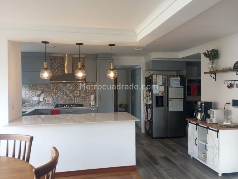 Apartamento Amplio de 4 Alcobas Cerca de Clínicas en El Poblado - 4