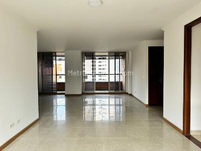 Apartamento de 3 alcobas en venta en San Lucas, Medellín, 130 m² · foto 2 de 19