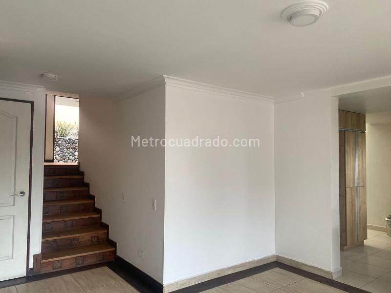 Casa Amplia de 5 Alcobas en El Poblado, Unidad Cerrada - 3