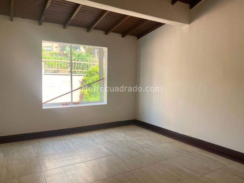 Casa Amplia de 5 Alcobas en El Poblado, Unidad Cerrada - 8