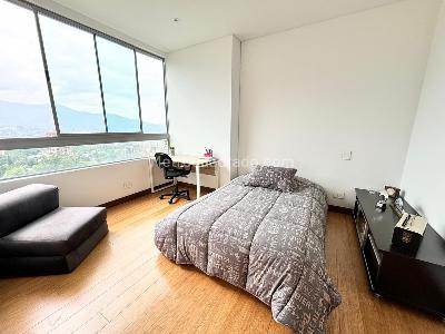 Apartamento de 3 alcobas en venta en El Poblado, Medellín, 214 m² · foto 13 de 19
