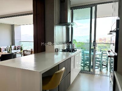 Apartamento de 3 alcobas en venta en El Poblado, Medellín, 214 m² · foto 7 de 19