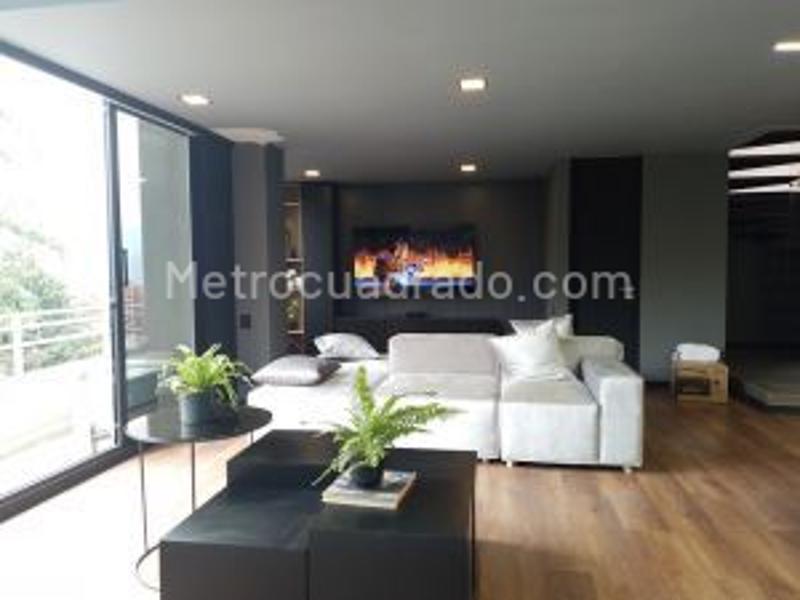 Modern 2BR Apartment in Residential Area of El Poblado