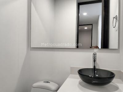 Apartamento de 2 alcobas en arriendo en El Poblado, Medellín, 72 m² · foto 13 de 14