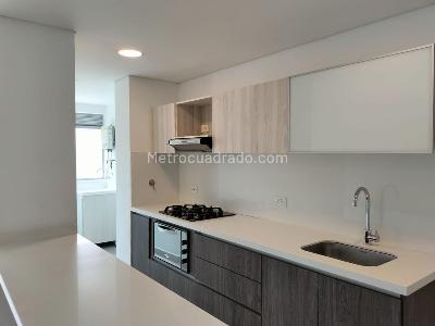 Apartamento de 2 alcobas en arriendo en El Poblado, Medellín, 72 m² · foto 7 de 14