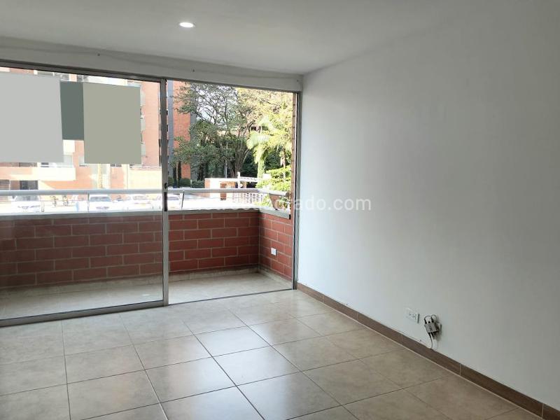 3BR Apartment with TV Lounge and Covered Parking in El Poblado - 2
