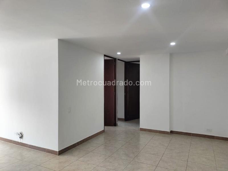 3BR Apartment with TV Lounge and Covered Parking in El Poblado - 4