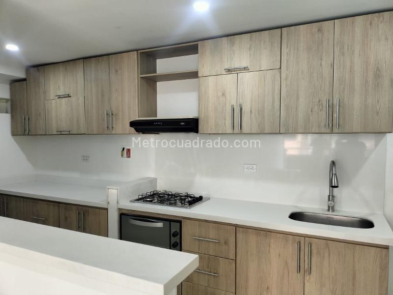 3BR Apartment with TV Lounge and Covered Parking in El Poblado - 7