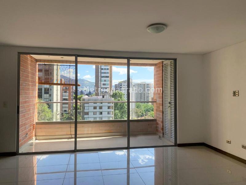 Apartamento de 2 Alcobas en El Poblado con Balcón y Gimnasio - 3