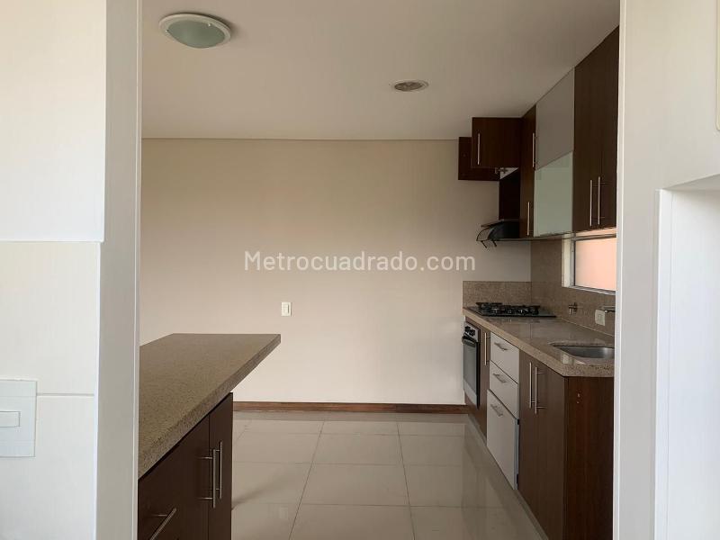 Apartamento de 2 Alcobas en El Poblado con Balcón y Gimnasio - 7