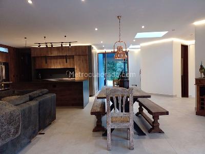 Casa de 4 alcobas en venta en Envigado, Envigado, 365 m² · foto 3 de 20