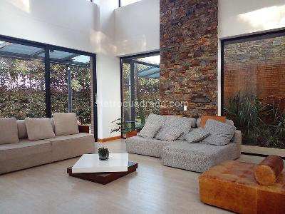 Casa de 4 alcobas en arriendo en Envigado, Envigado, 544 m² · foto 2 de 20