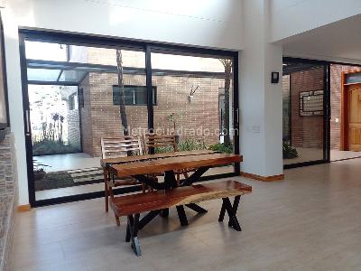 Casa de 4 alcobas en arriendo en Envigado, Envigado, 544 m² · foto 3 de 20