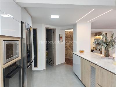 Apartamento de 3 alcobas en venta en El Poblado, Medellín, 240 m² · foto 8 de 16