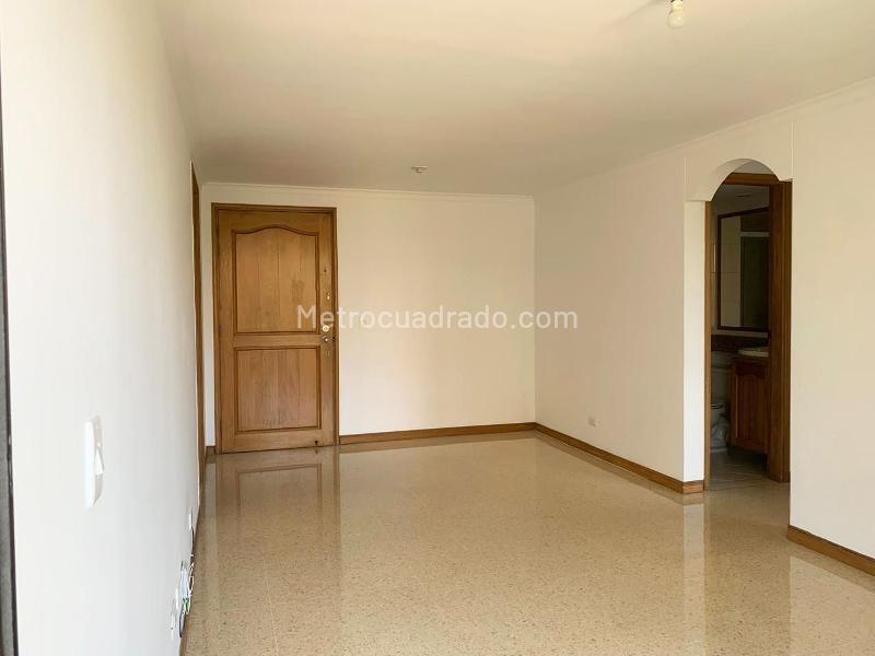 2BR Apartment for Rent in El Poblado with Balcony & Covered Parking - 2