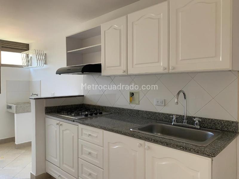 2BR Apartment for Rent in El Poblado with Balcony & Covered Parking - 4