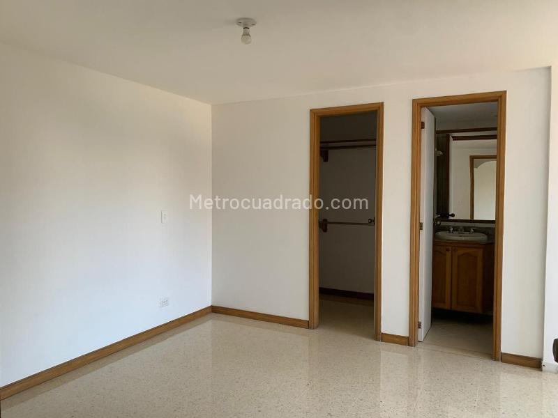 2BR Apartment for Rent in El Poblado with Balcony & Covered Parking - 8