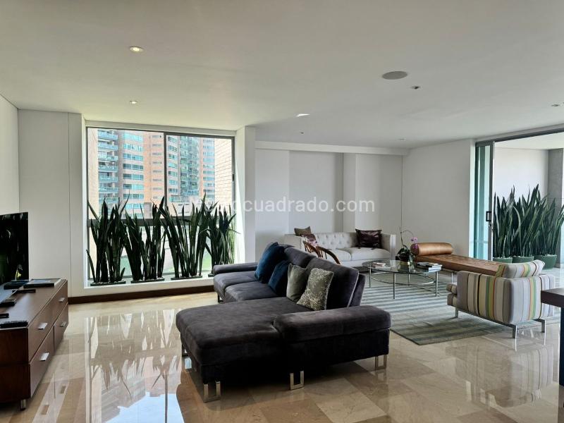 Modern 3BR Apartment Near Malls in El Poblado - 2