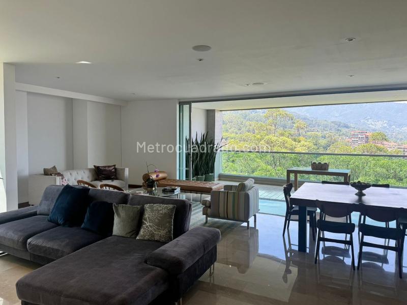 Modern 3BR Apartment Near Malls in El Poblado - 6