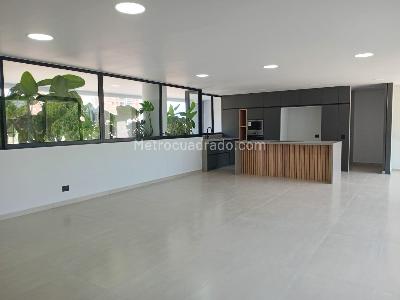 Apartamento de 3 alcobas en venta en La Florida, Medellín, 220 m² · foto 4 de 18