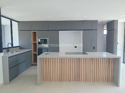 Apartamento de 3 alcobas en venta en La Florida, Medellín, 220 m² · foto 5 de 18