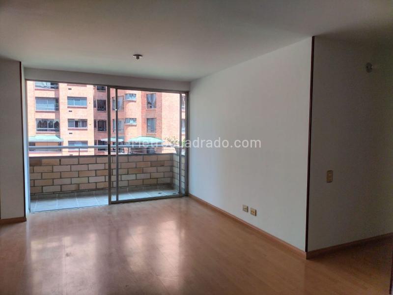 Apartamento de 3 Alcobas en El Poblado con Naturaleza y Piscina