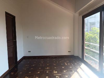 Casa de 4 alcobas en arriendo en El Poblado, Medellín, 300 m² · foto 10 de 20