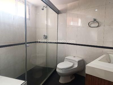Casa de 4 alcobas en arriendo en El Poblado, Medellín, 300 m² · foto 15 de 20