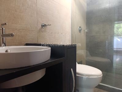 Casa de 4 alcobas en arriendo en El Poblado, Medellín, 300 m² · foto 16 de 20