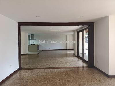 Casa de 4 alcobas en arriendo en El Poblado, Medellín, 300 m² · foto 3 de 20