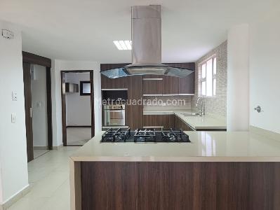Casa de 4 alcobas en arriendo en El Poblado, Medellín, 300 m² · foto 5 de 20