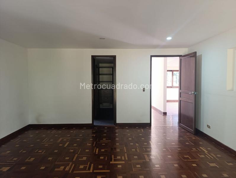 Casa de 4 Alcobas con Chimenea en El Poblado, Cerrado - 8