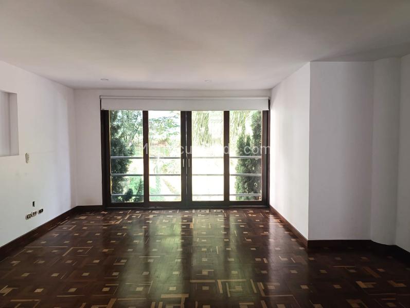 Casa de 4 Alcobas con Chimenea en El Poblado, Cerrado - 9