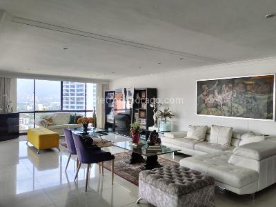 Apartamento de 4 alcobas en venta en El Poblado, Medellín, 330 m² · foto 2 de 18